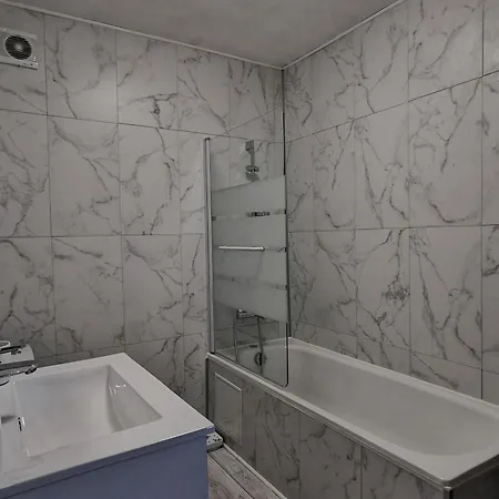 Maison De Charme A Domeyrat: Jardin, Balades, Confort Et Animations Culturelles - Fr-1-582-334 Prázdninový dům Domeyrat