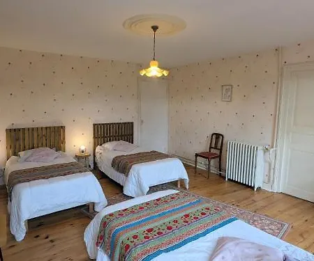 Prázdninový dům Maison De Charme A Domeyrat: Jardin, Balades, Confort Et Animations Culturelles - Fr-1-582-334