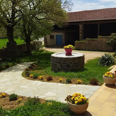Maison De Charme A Domeyrat: Jardin, Balades, Confort Et Animations Culturelles - Fr-1-582-334 Hébergement de vacances *