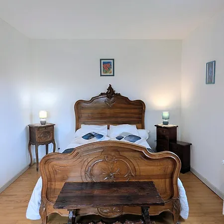 Hébergement de vacances Maison De Charme A Domeyrat: Jardin, Balades, Confort Et Animations Culturelles - Fr-1-582-334 *
