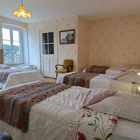 Hébergement de vacances Maison De Charme A Domeyrat: Jardin, Balades, Confort Et Animations Culturelles - Fr-1-582-334 Domeyrat